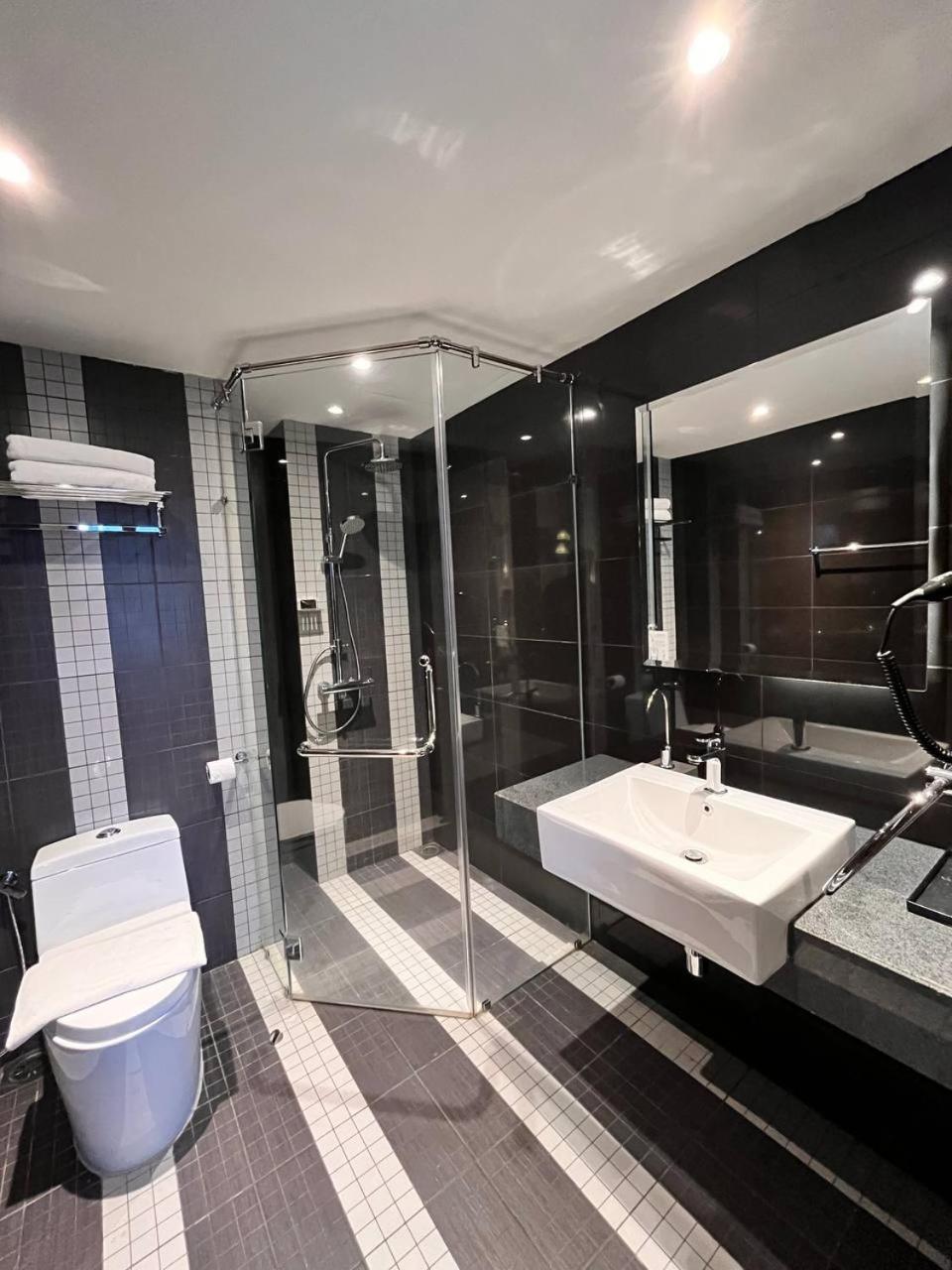 Damai Hotel 2*